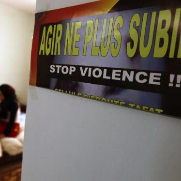Une femme à Dar al-Insania, un foyer géré par une organisation non gouvernementale à Annaba, dans l’est de l’Algérie, le 3 mars 2010. Dar al-Insania fournit aux femmes victimes de violences domestiques un foyer et d’autres services.