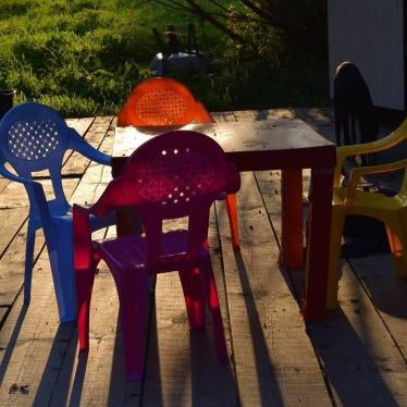 “Sometime and somewhere there used to be summer,” Yulia Savinovskikh posted to Facebook in November 2017 after guardianship agency officials removed two foster children from her care. 