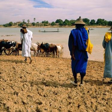 Peuhl animal herders waiting to cross the Bani River, near Sofara, central Mali.  On August 7, 2018, Dozo militia allegedly detained 11 Peuhl traders as they waited to cross the river to go to Sofara market, and later killed them.  