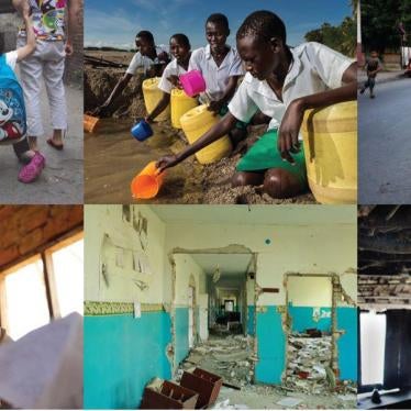 En haut (1) Deux sœurs chinoises ayant une mobilité réduite se rendent à l’école, en 2009. (2) Des lycéennes kenyanes recueillent de l’eau pour la ramener à leur école, à Kalokol en 2014. (3) Deux jeunes frères syriens, réfugiés en Turquie depuis 2015, sa