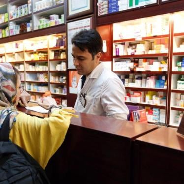 Iranians shop at a drugstore at the Nikan hospital in Tehran on September 11, 2018.